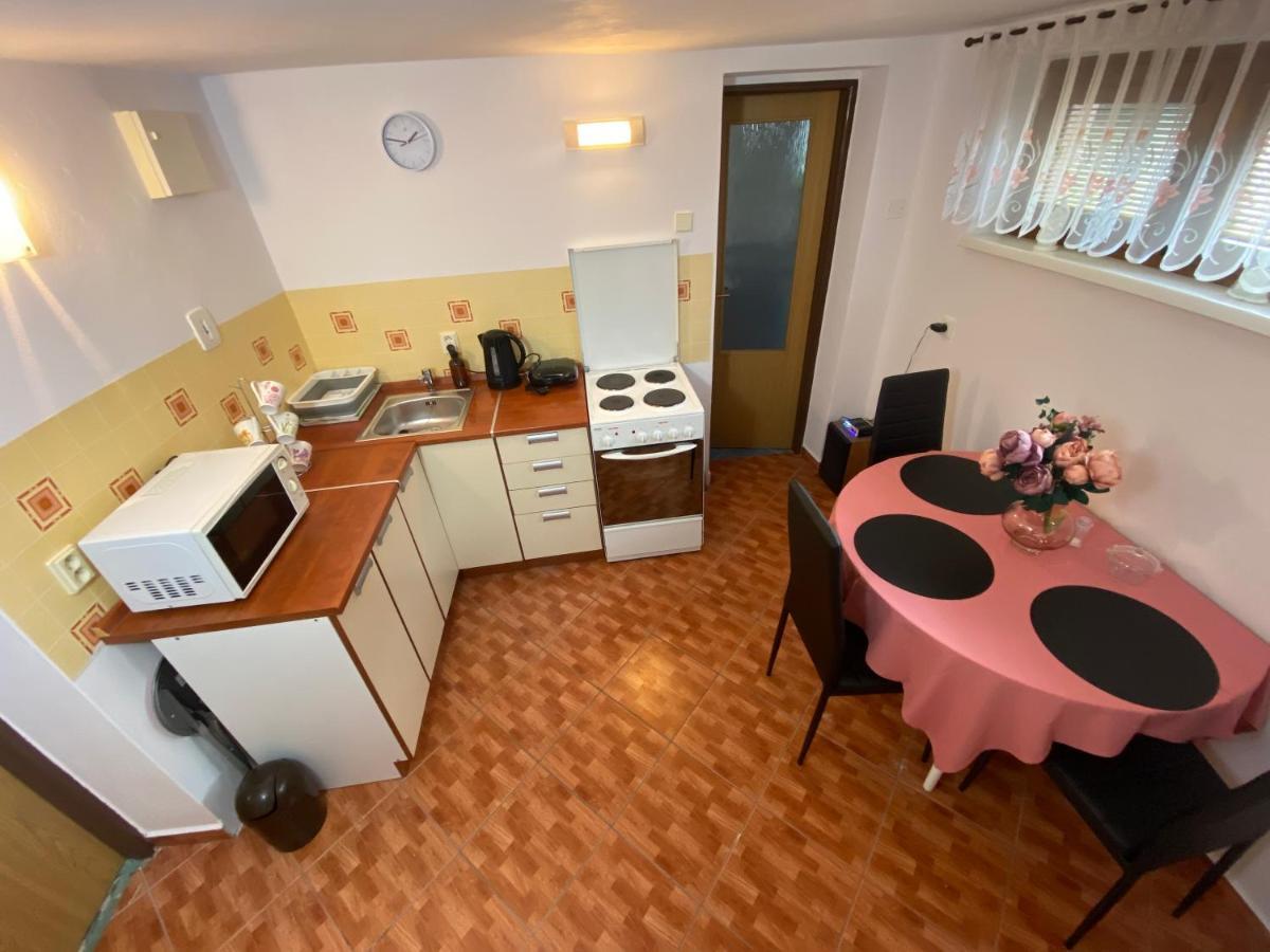 Privat Tilia Apartamento Ivachnová Exterior foto